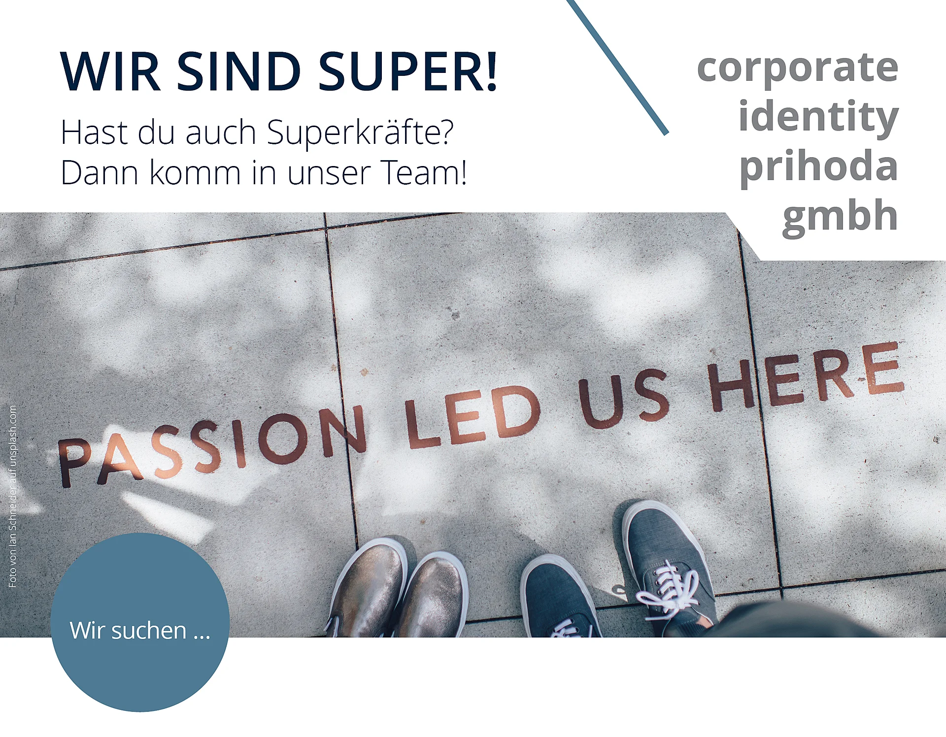 Jobs – Stellenangebot – (Senior) PR-Consultant – Junge Frau spricht durch Megaphon